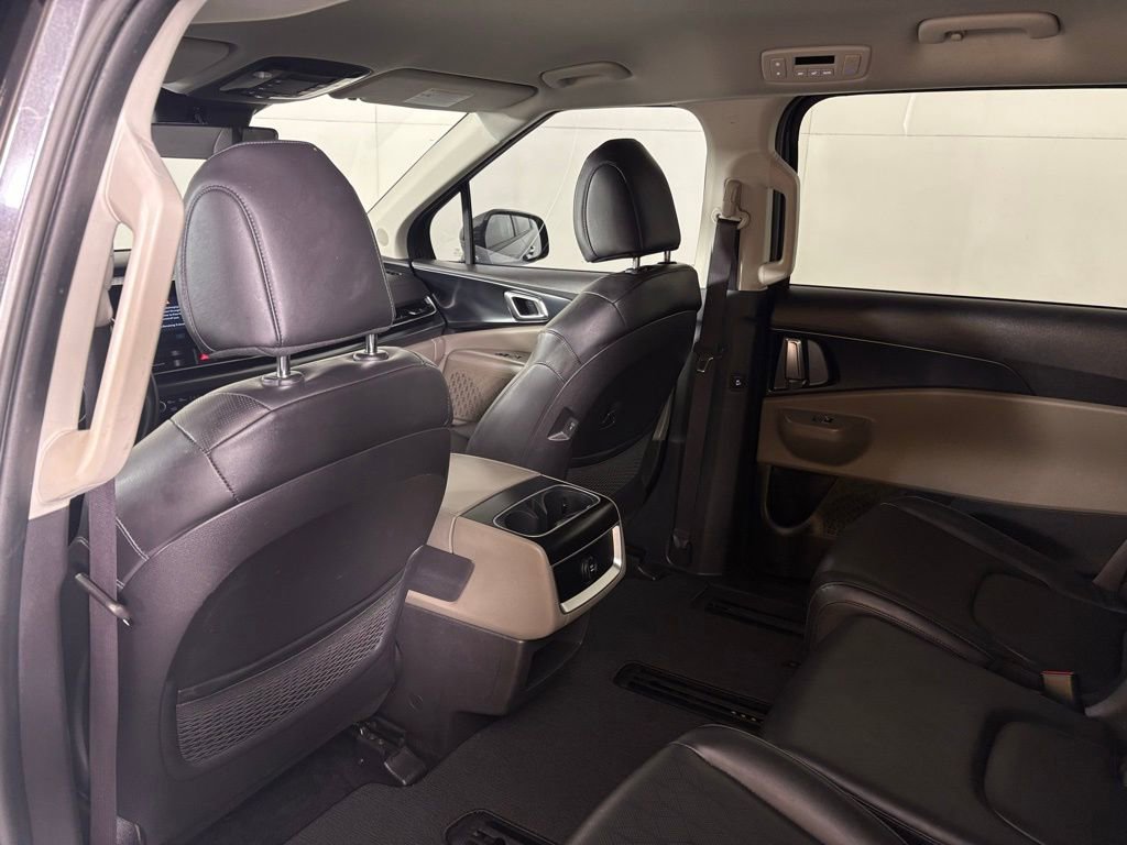 Used 2025 Kia Carnival image 39