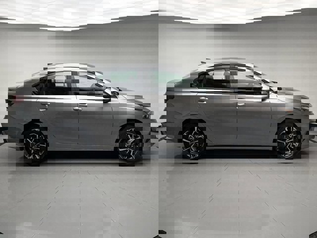 Used 2023 Kia Forte LXS image 6