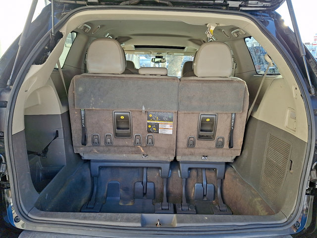 Used 2018 Toyota Sienna XLE w/ XLE Navigation Package image 31