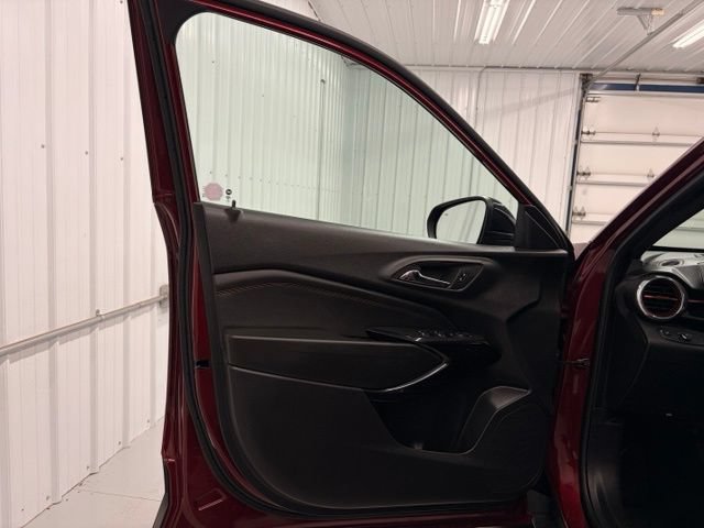 Used 2024 Chevrolet Trax RS w/ Sunroof Package FWD image 14