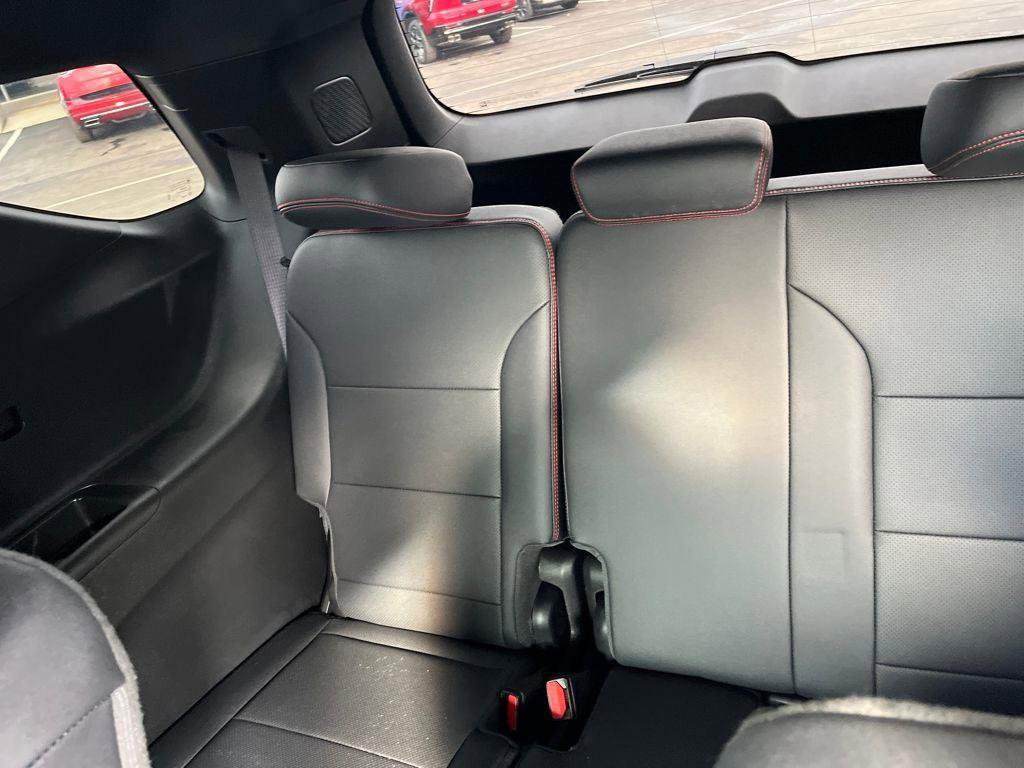 Used 2025 Chevrolet Traverse RS AWD/4WD image 24