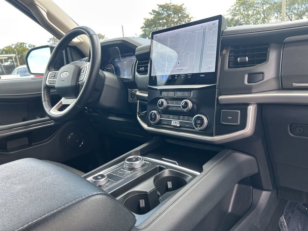 Used 2024 Ford Expedition XLT image 24