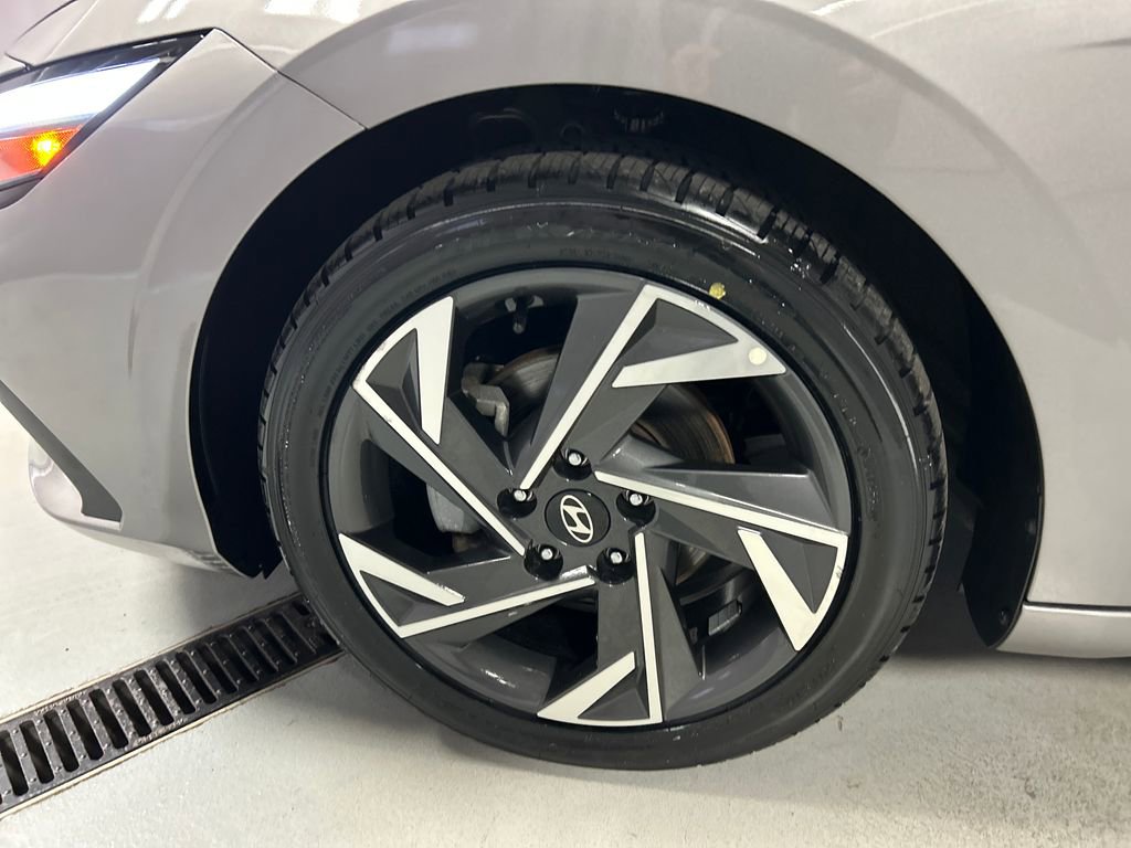 Used 2024 Hyundai Elantra SEL w/ Convenience Package image 9