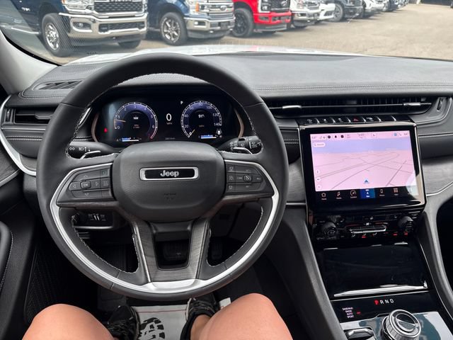 Used 2023 Jeep Grand Cherokee Limited AWD/4WD image 10