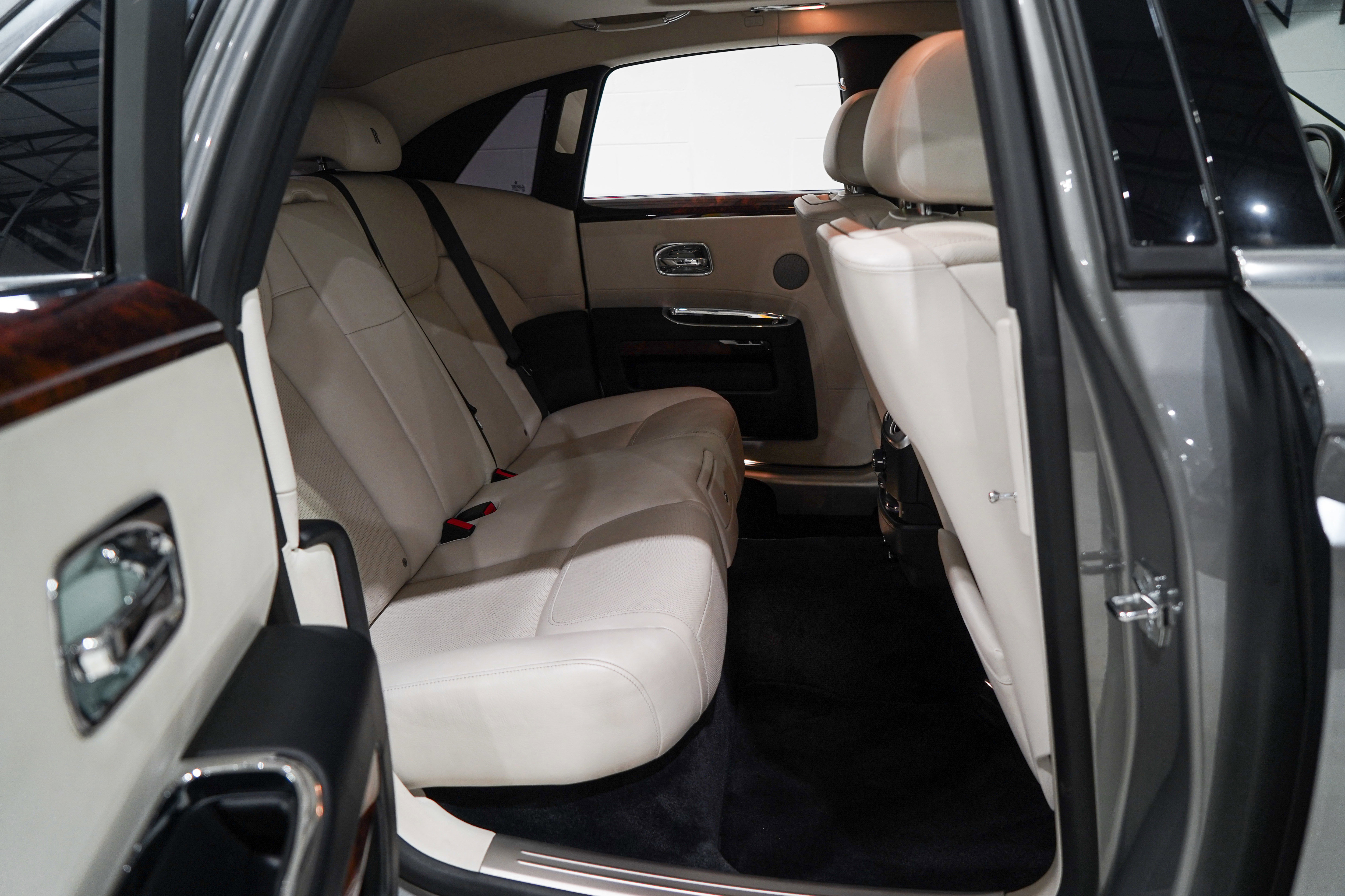 Used 2015 Rolls-Royce Ghost RWD image 18