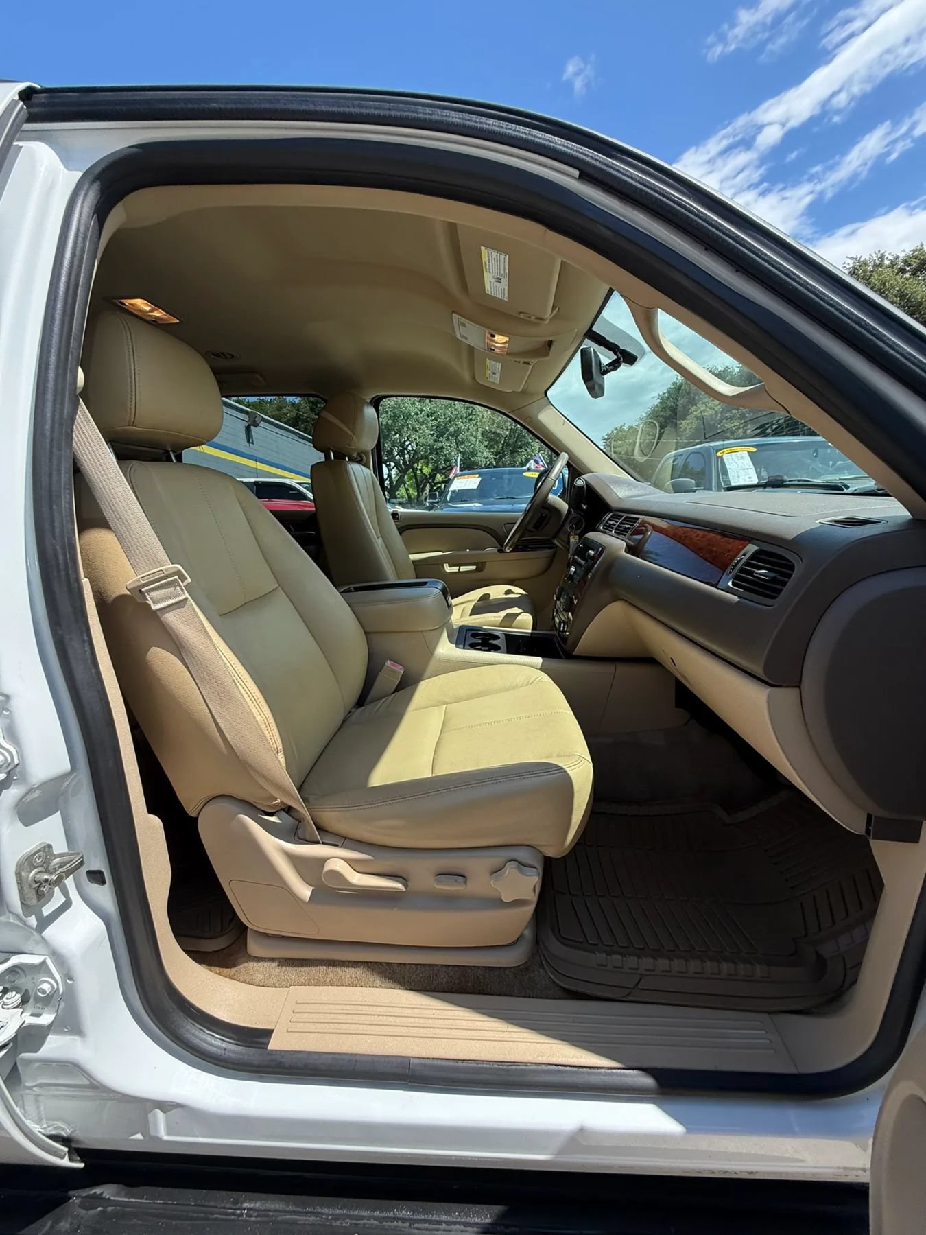 Used 2014 Chevrolet Tahoe LS w/ Texas Edition RWD image 19