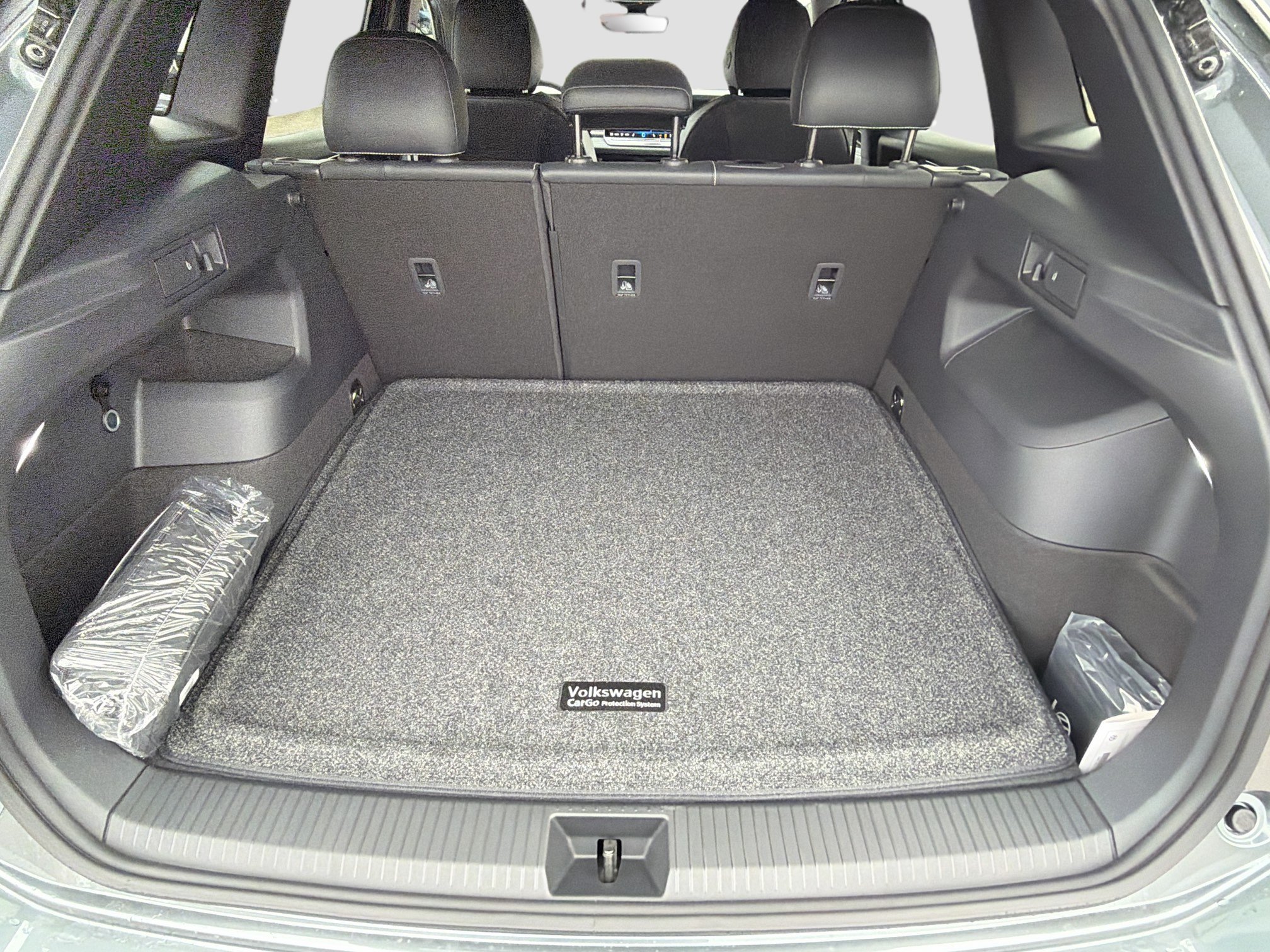 New 2026 Volkswagen Tiguan SE R-Line FWD image 12