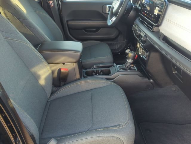 Used 2025 Jeep Wrangler Sahara image 23