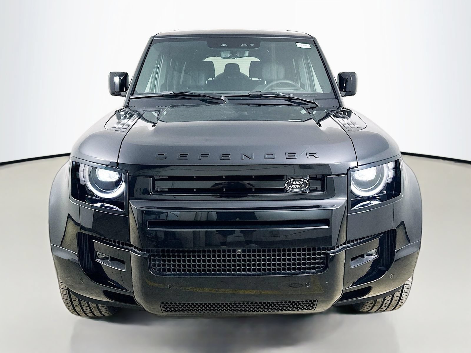 New 2026 Land Rover Defender 130 V8 AWD/4WD image 2