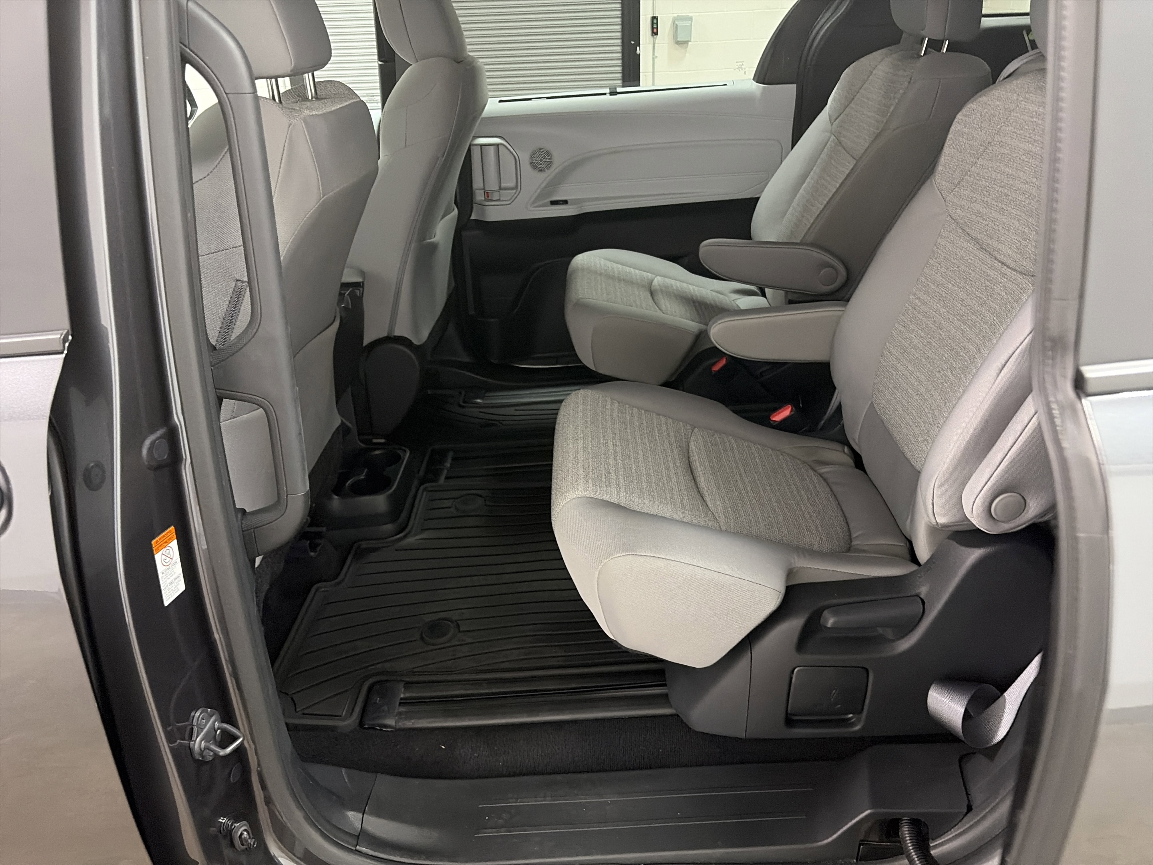Used 2025 Toyota Sienna LE image 23