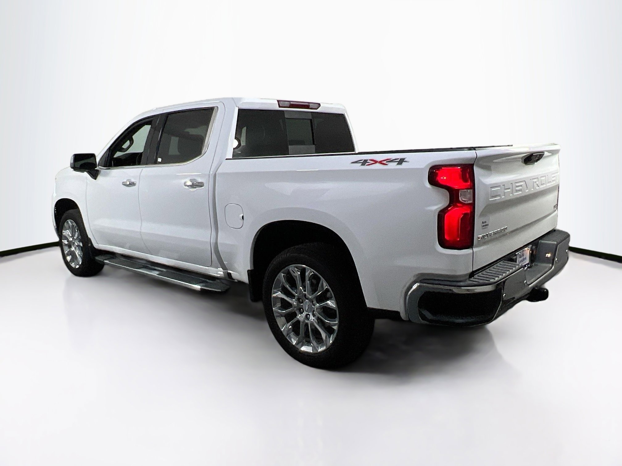 Used 2024 Chevrolet Silverado 1500 LTZ w/ LTZ Premium Package AWD/4WD image 7