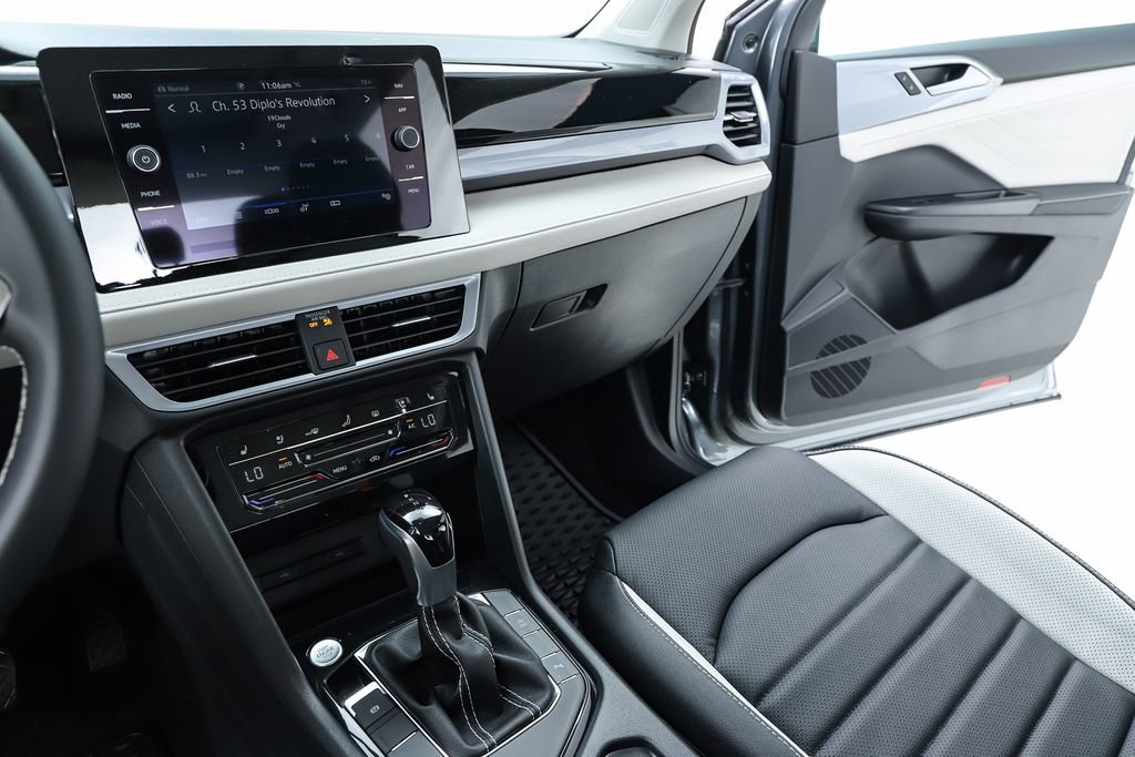 New 2025 Volkswagen Taos SEL image 23