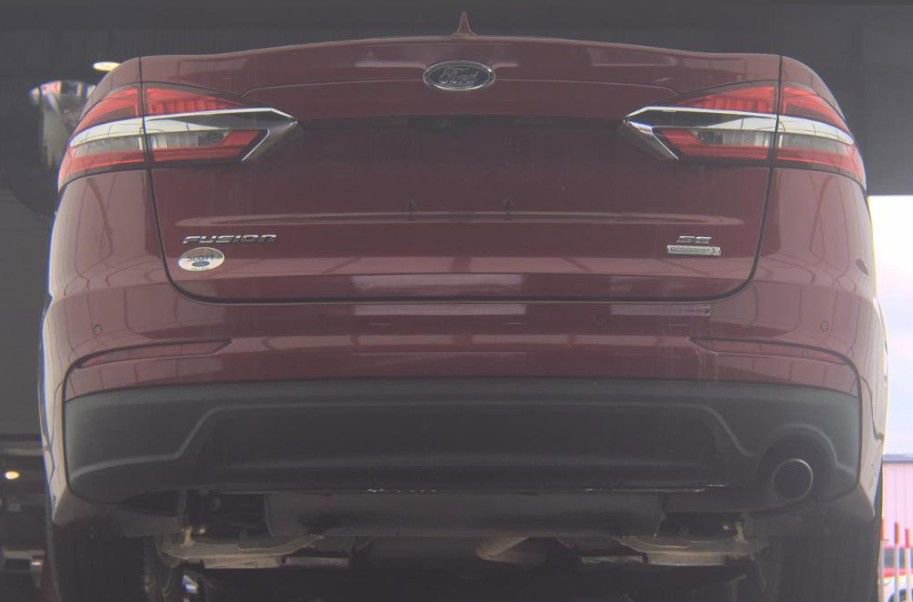 Used 2019 Ford Fusion SE image 4