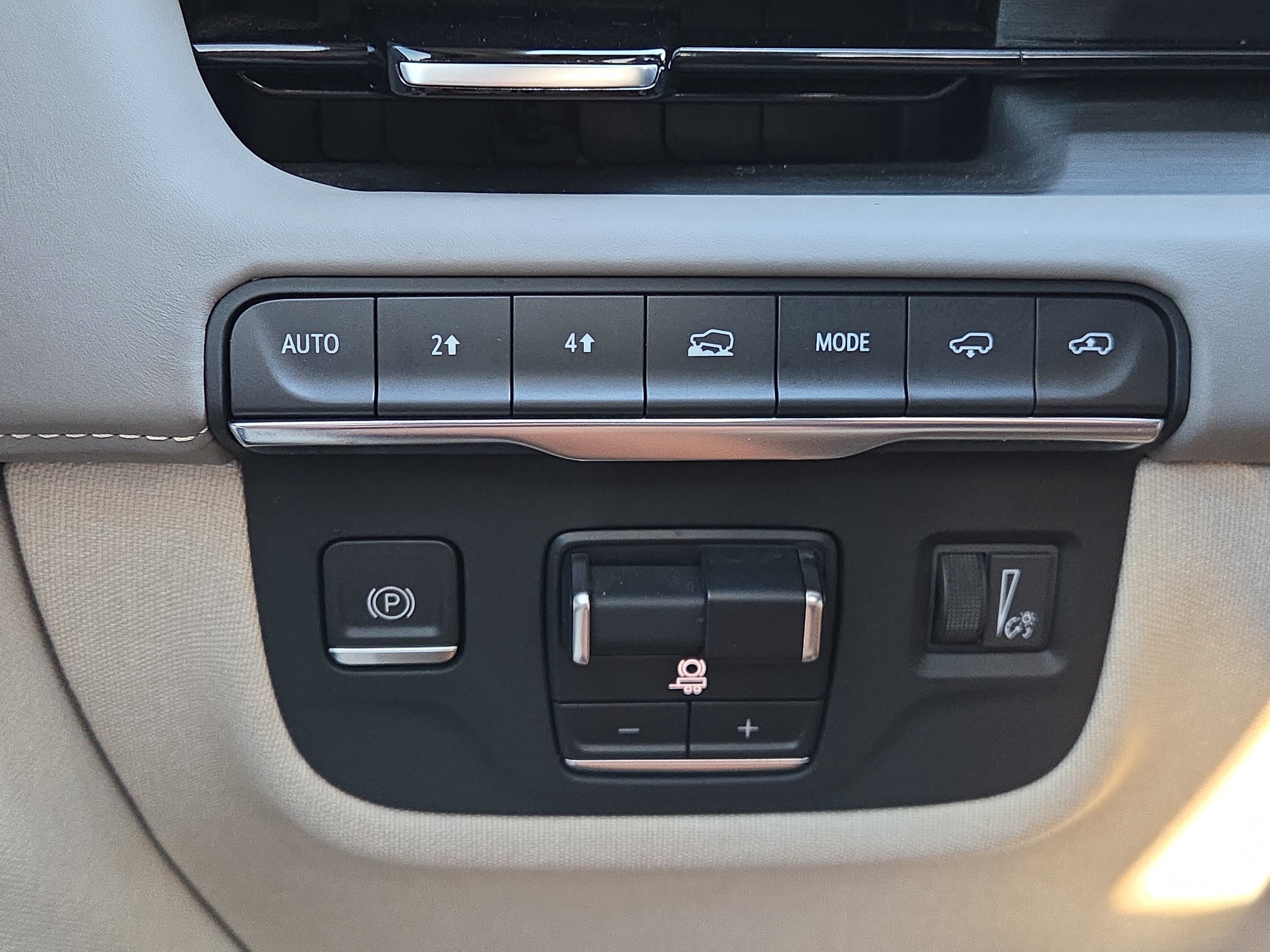 Used 2023 Cadillac Escalade Sport Platinum w/ LPO, ONYX Package AWD/4WD image 31