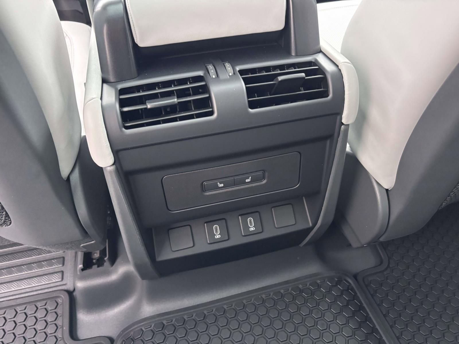 New 2026 Land Rover Defender 110 X-Dynamic SE image 27