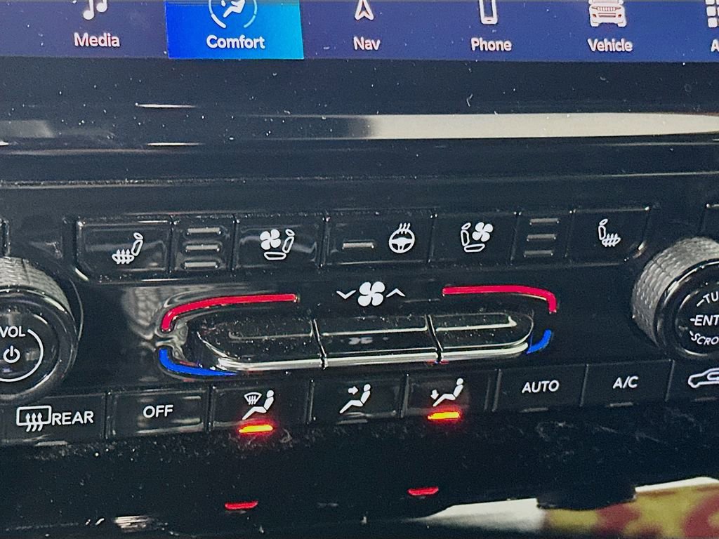 Certified 2023 Jeep Grand Cherokee L Summit w/ Luxury Tech Group V image 31