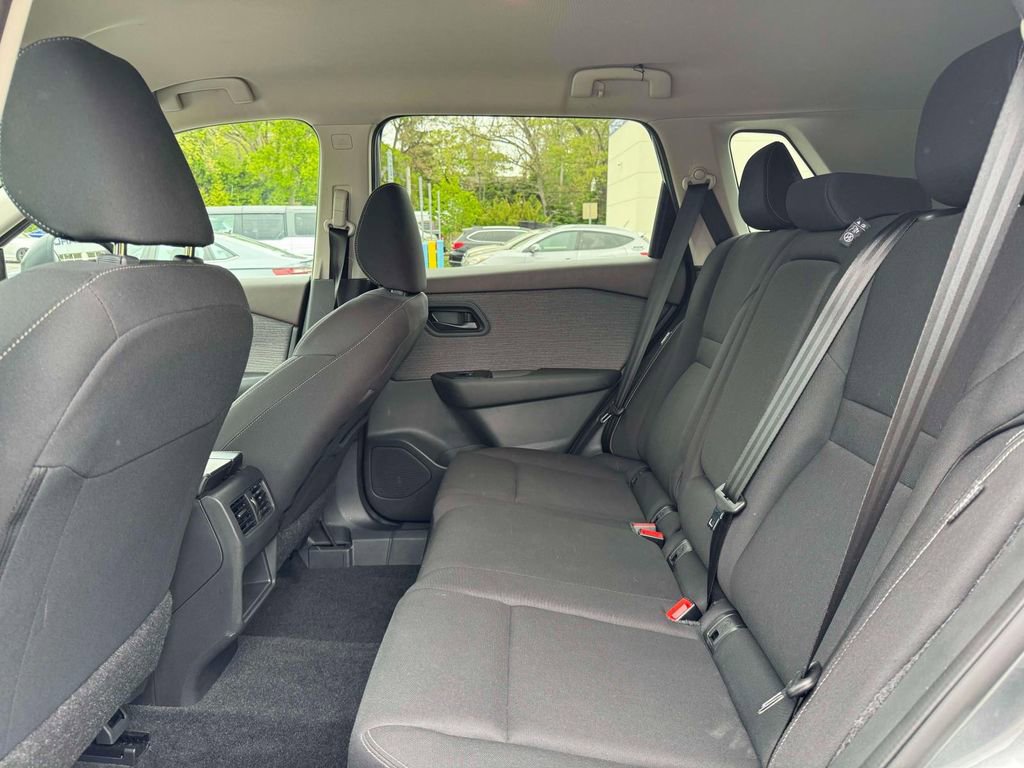 Used 2023 Nissan Rogue S AWD/4WD image 15