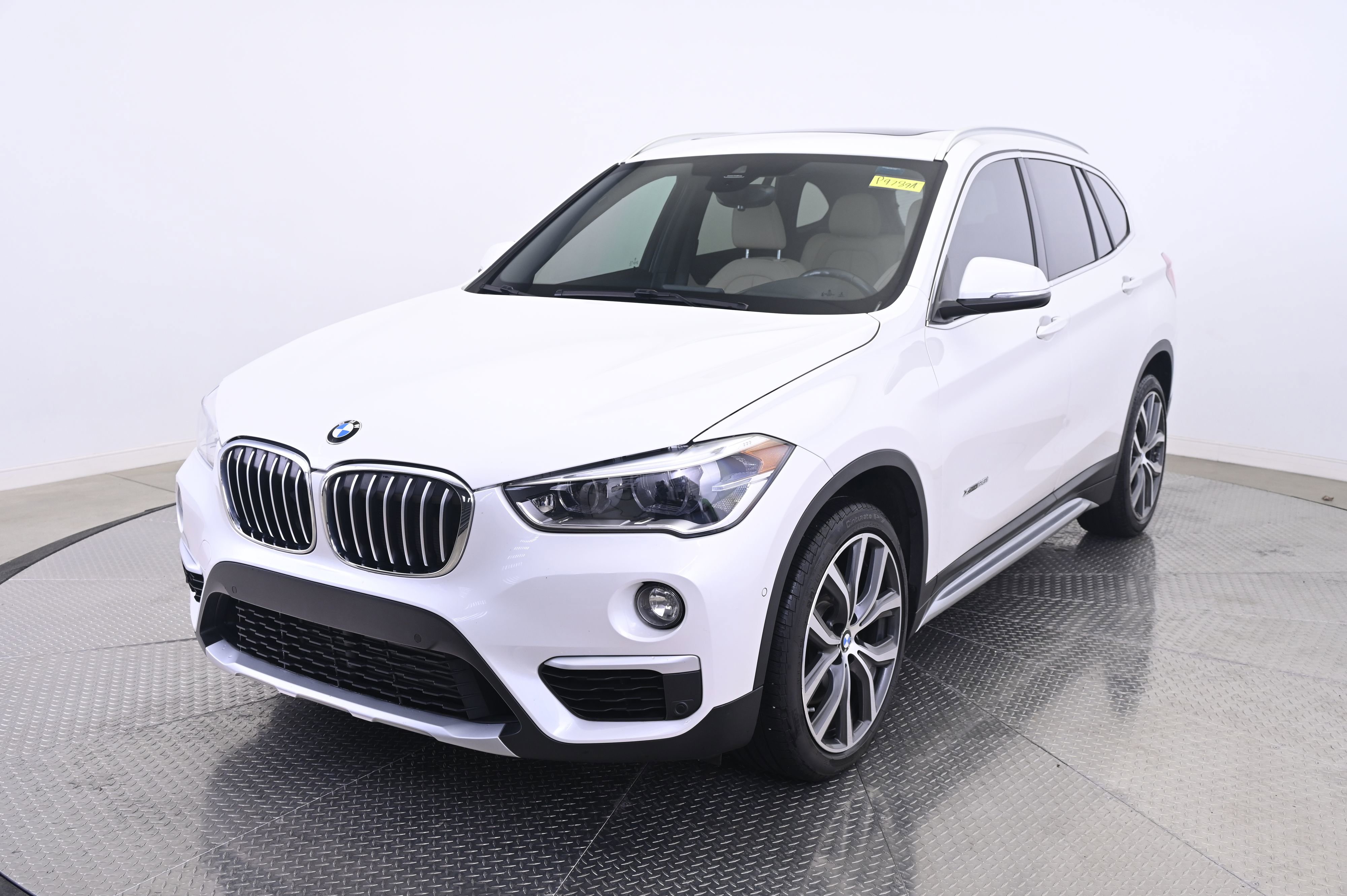 Used 2017 BMW X1 xDrive28i image 1