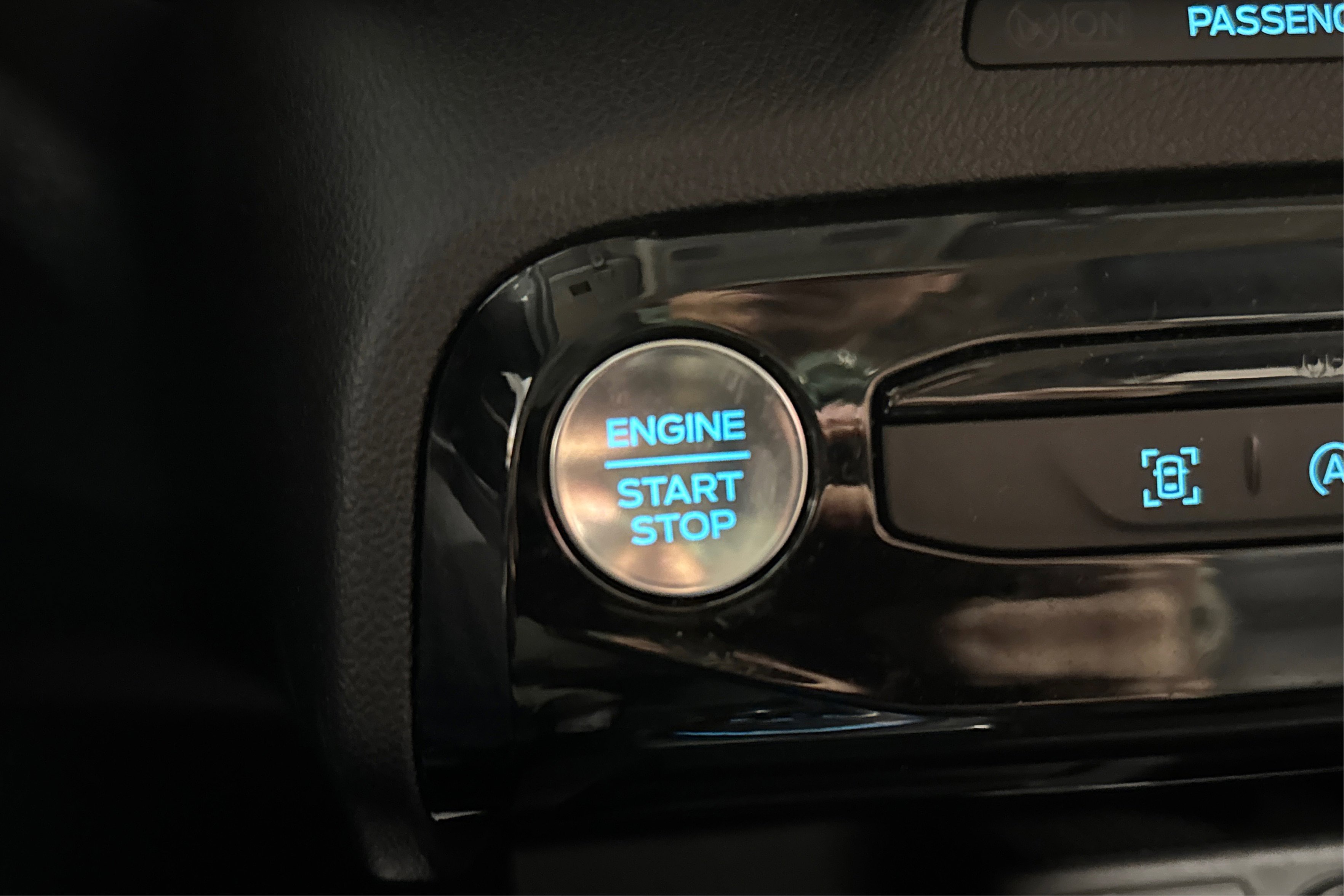 Used 2025 Ford Escape Platinum AWD/4WD image 35