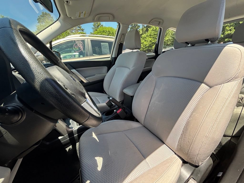 Used 2017 Subaru Forester 2.5i AWD/4WD image 8