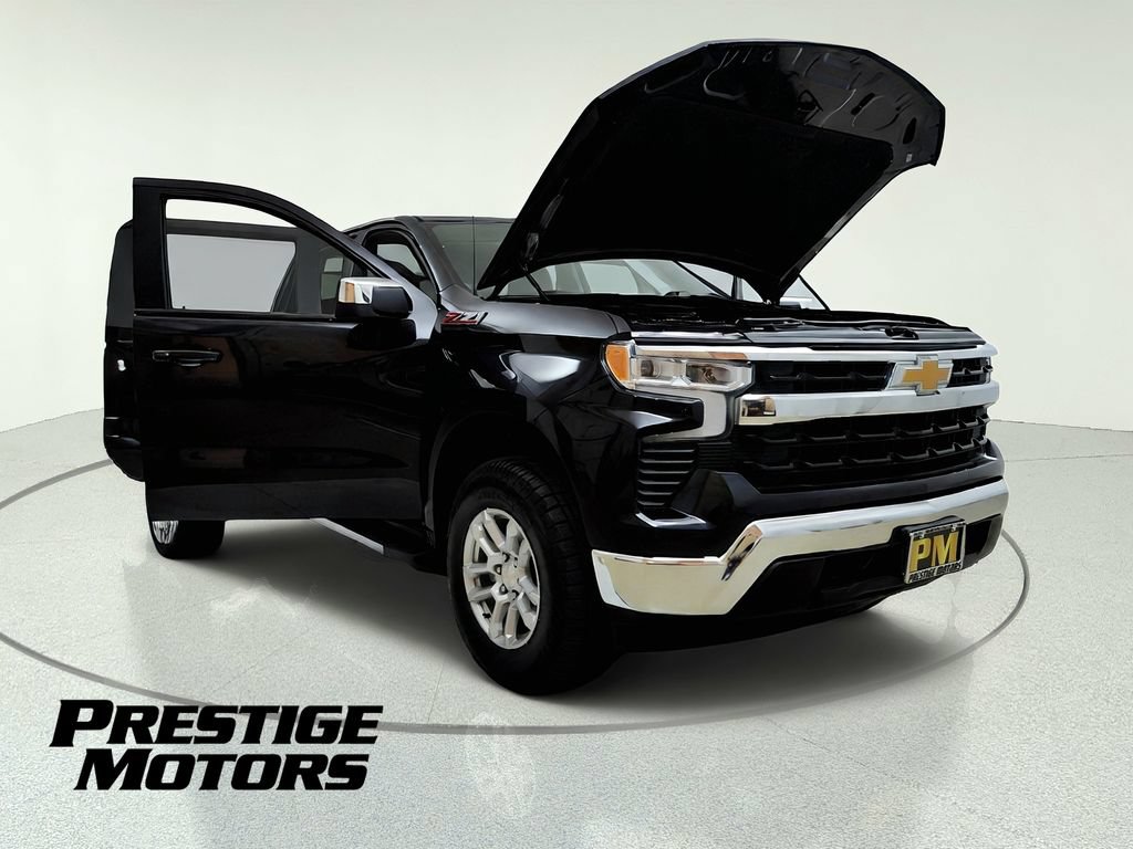 Used 2024 Chevrolet Silverado 1500 LT w/ Z71 Off-Road Package AWD/4WD image 11