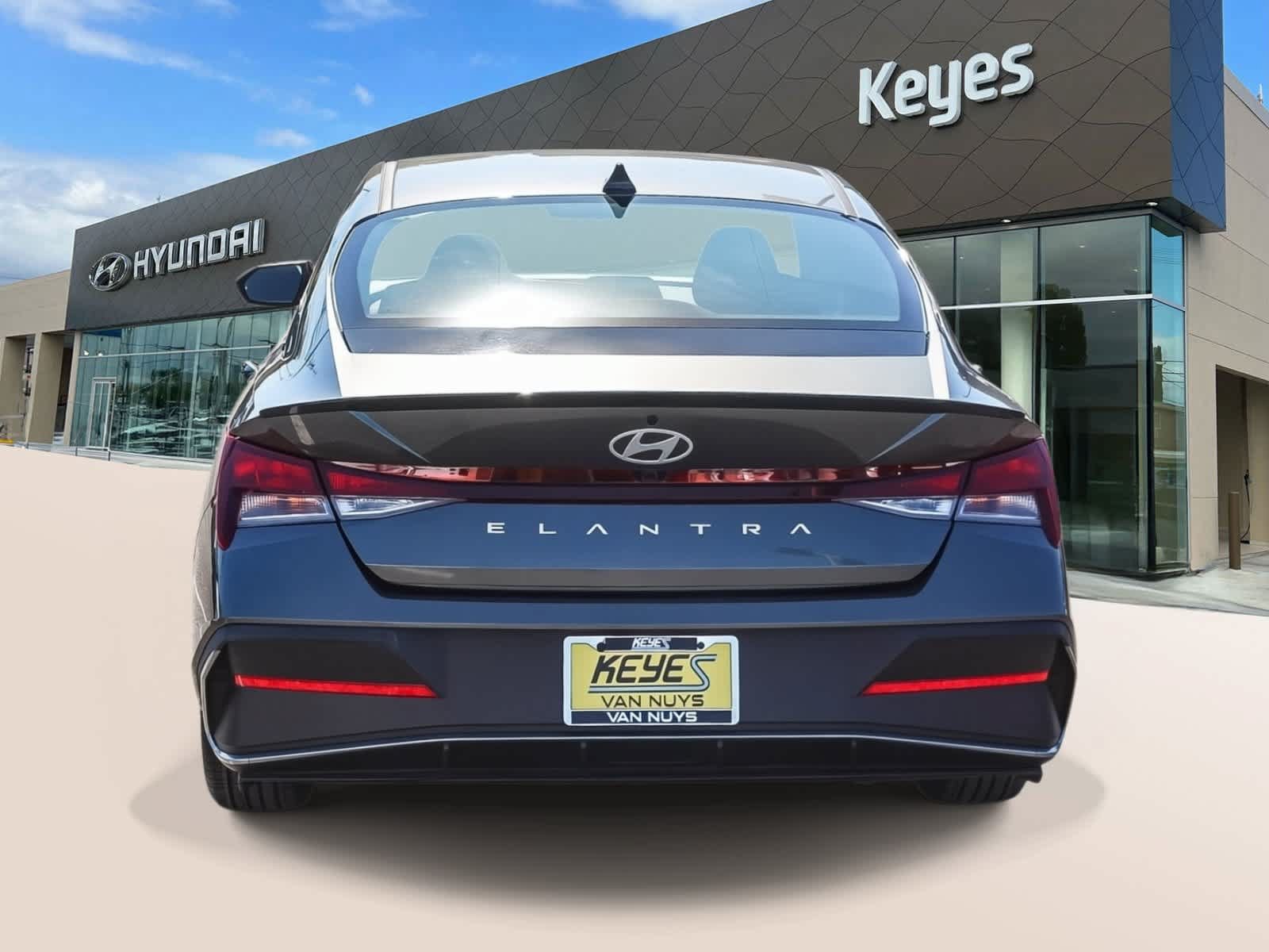 Certified 2025 Hyundai Elantra Sport w/ Cargo Package FWD image 6
