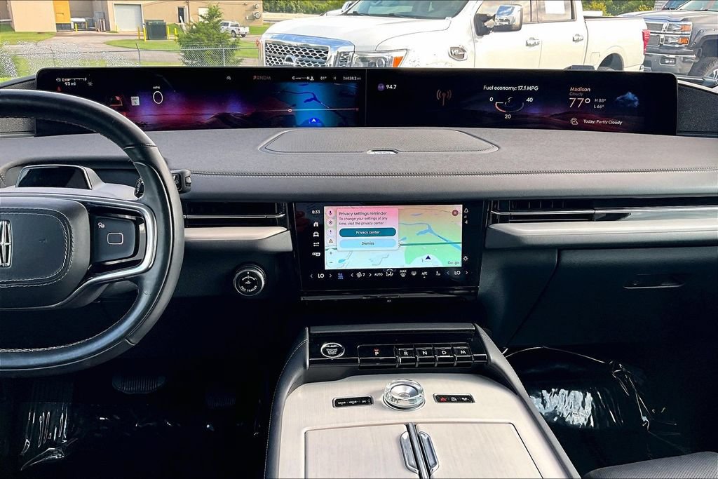 Used 2025 Lincoln Navigator Reserve AWD/4WD image 11