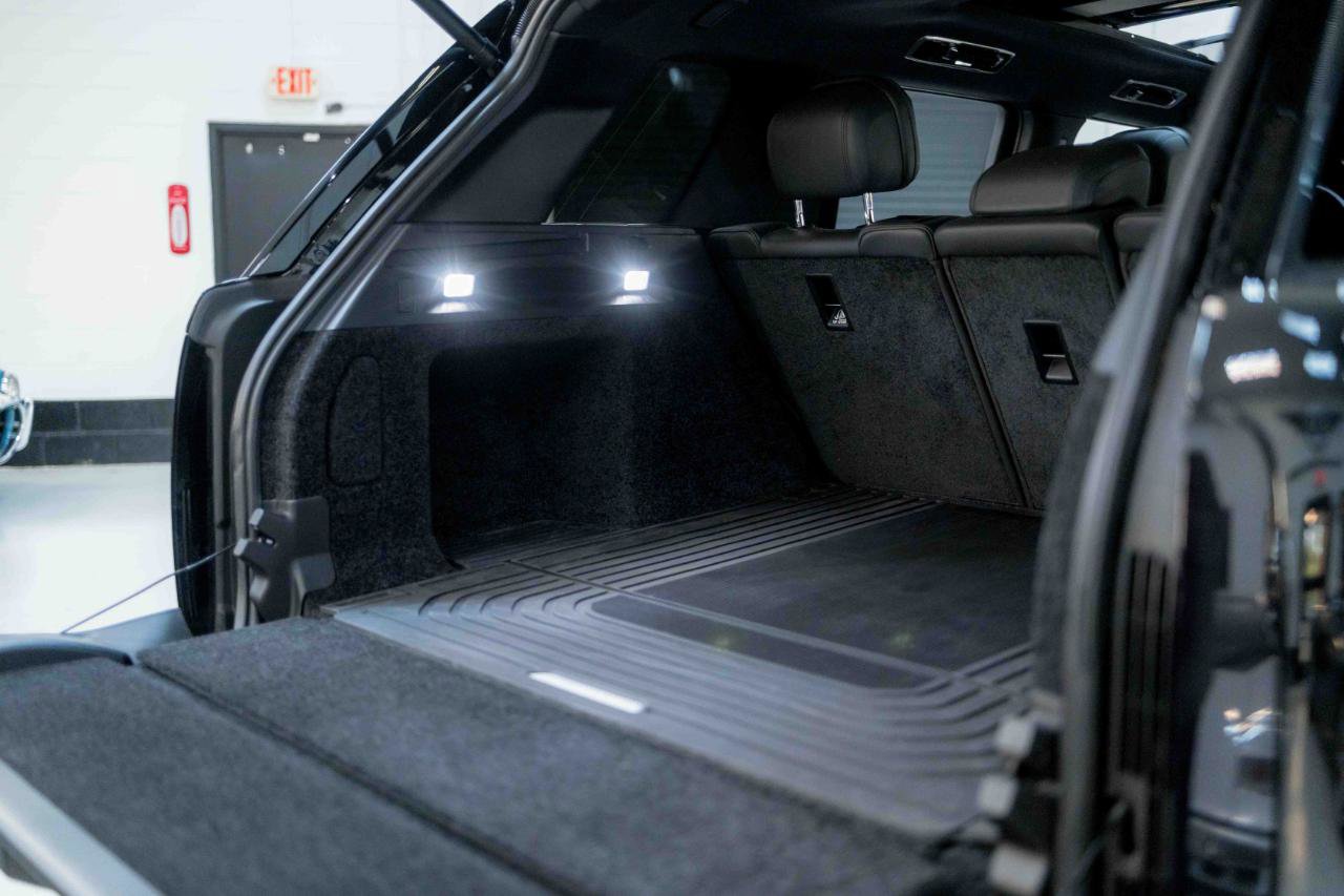 Used 2025 Land Rover Range Rover SE image 82