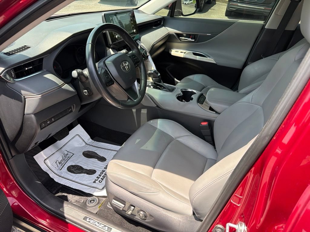 Used 2022 Toyota Venza XLE AWD/4WD image 14