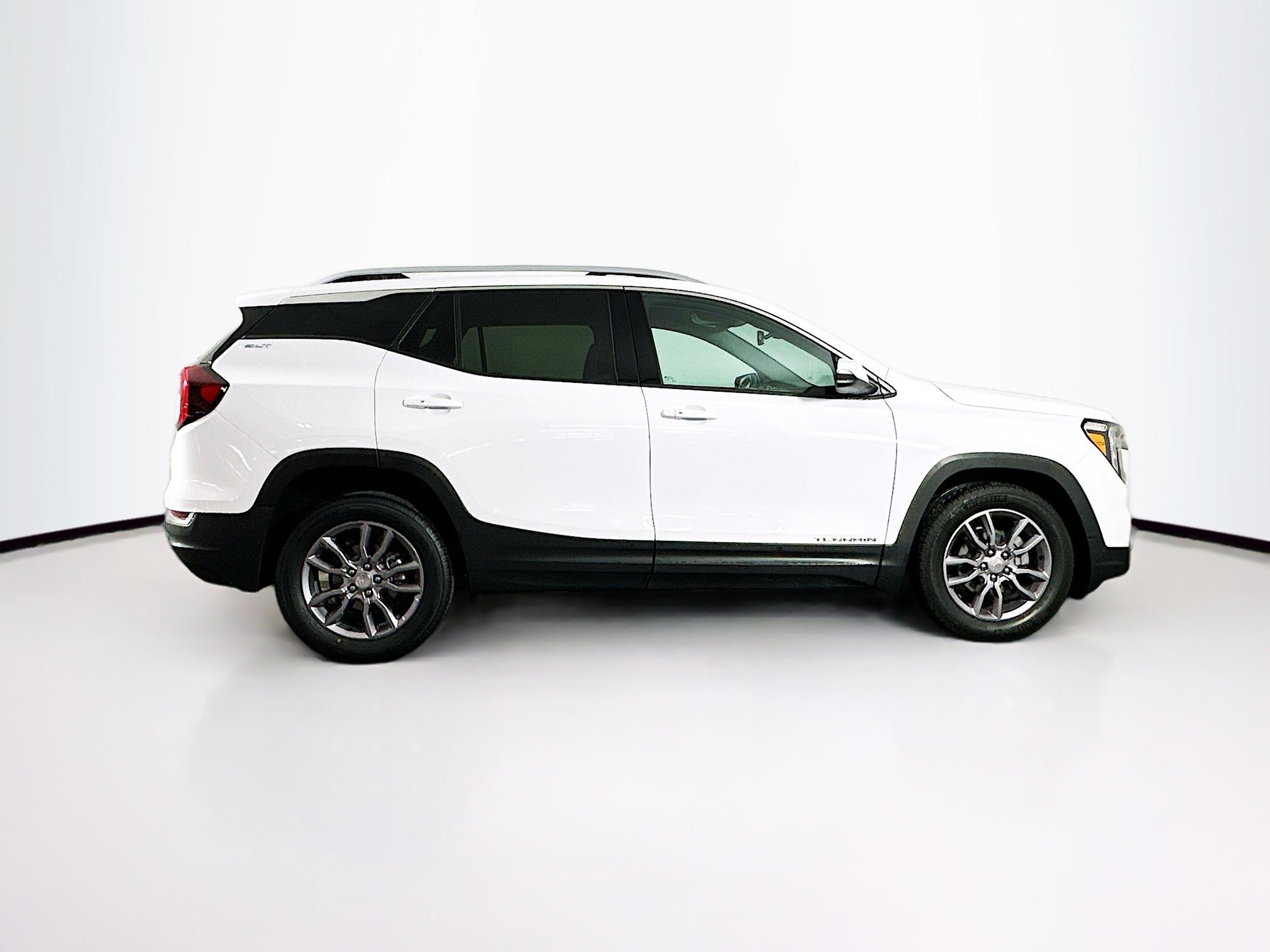 Used 2023 GMC Terrain SLT image 10