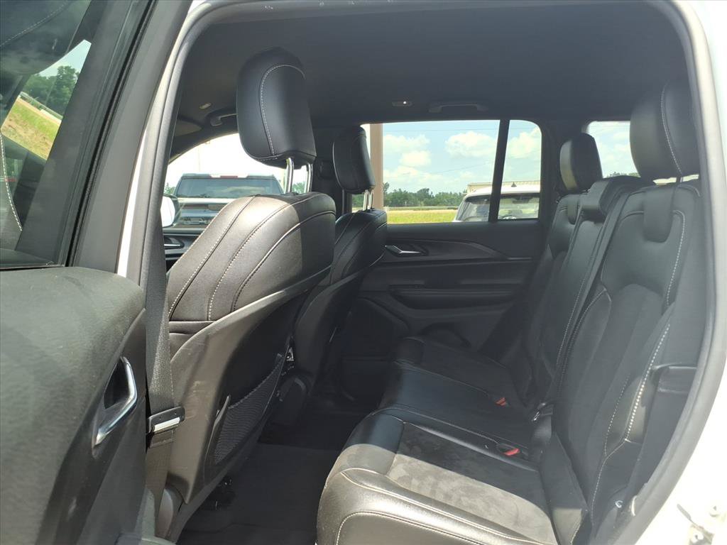 Used 2024 Jeep Grand Cherokee Altitude RWD image 11