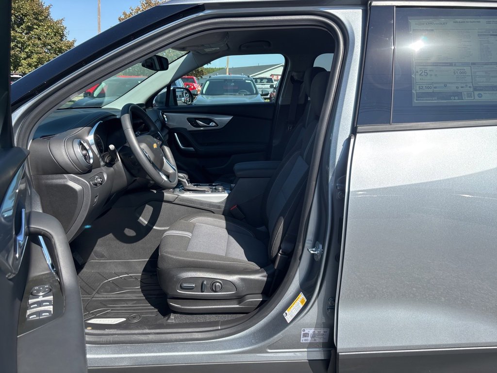 New 2025 Chevrolet Blazer LT w/ Convenience Package image 10