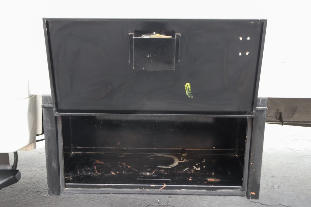 Used 2017 Ford F550 2WD Regular Cab Super Duty image 6
