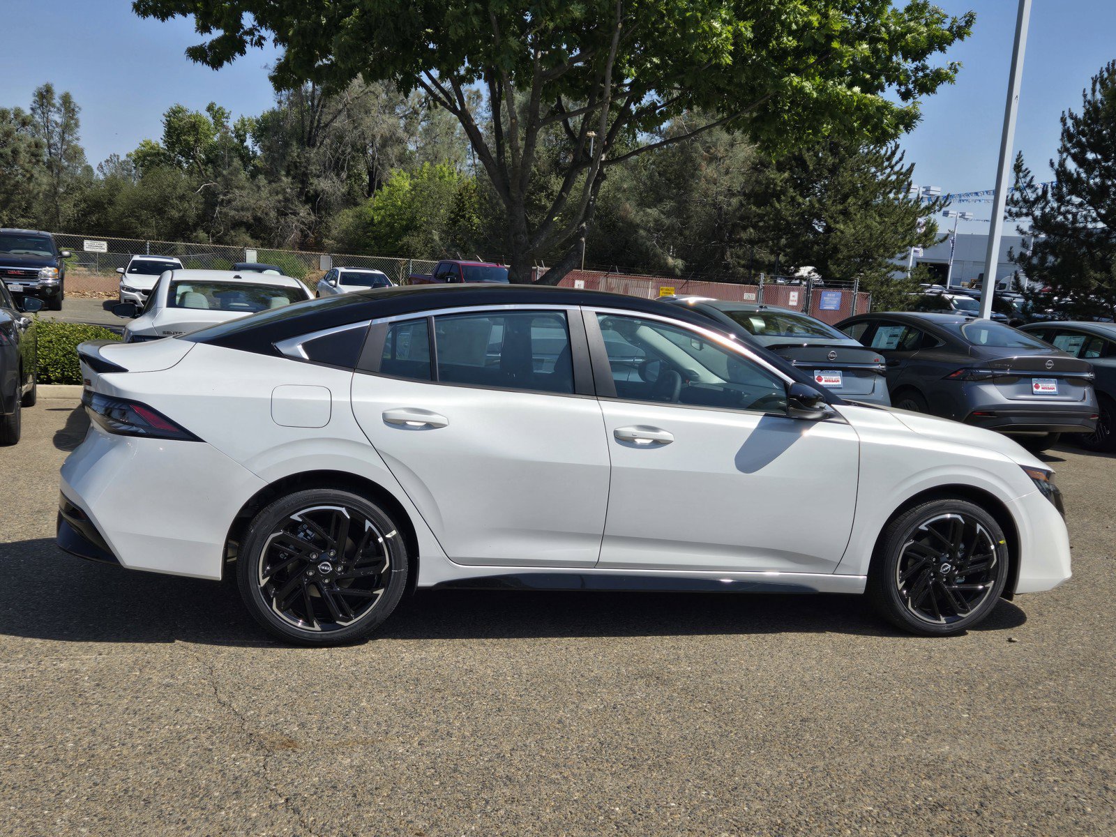 New 2026 Nissan Sentra SR w/ Floor Mat Package FWD image 3