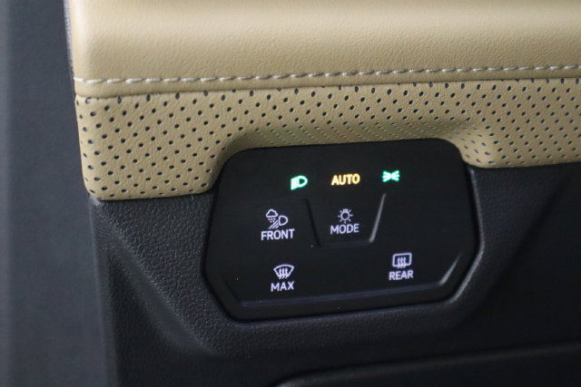 Used 2025 Volkswagen Atlas Cross Sport SE FWD image 16
