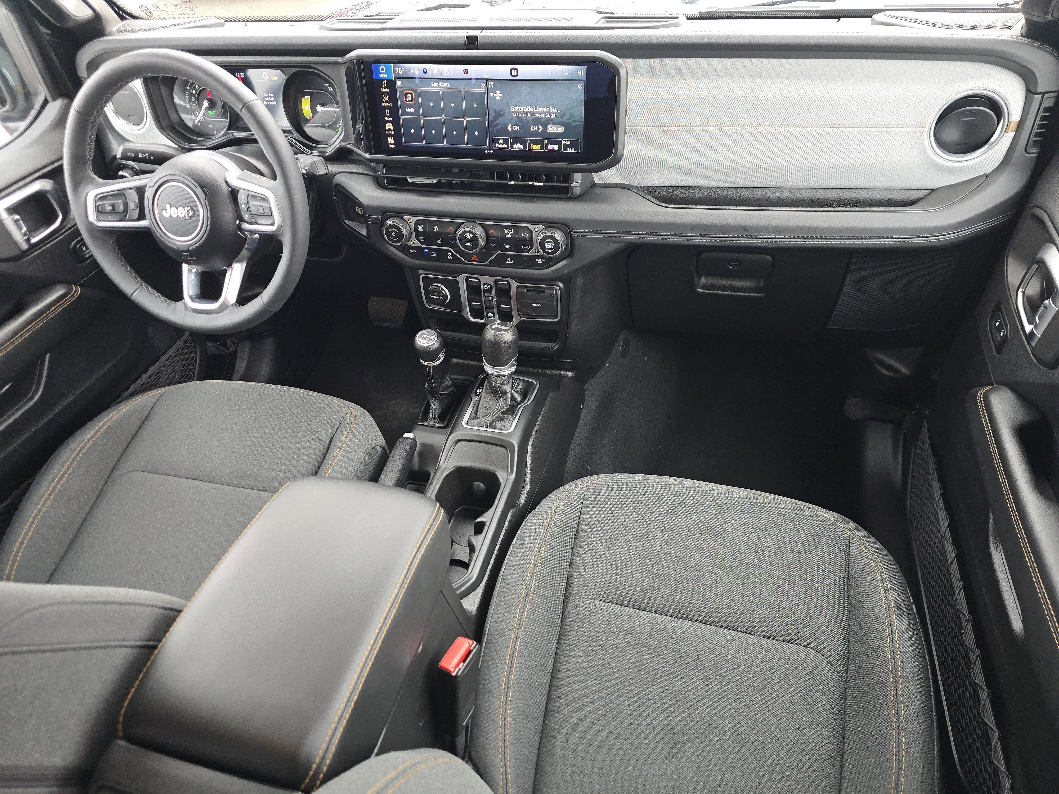 Used 2025 Jeep Wrangler Sahara image 16