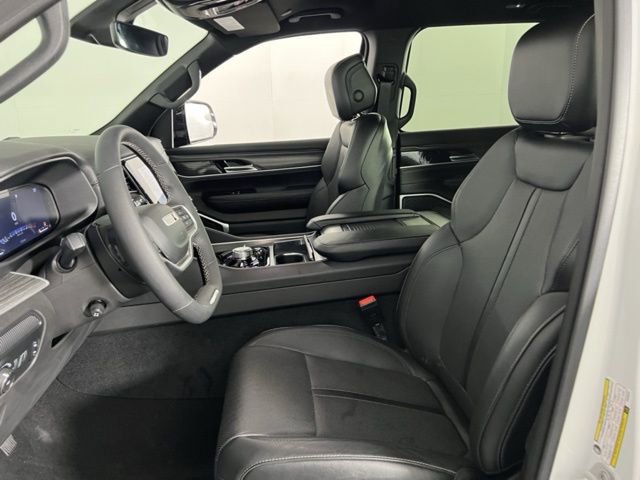 Used 2023 Jeep Wagoneer L Series III w/ Preferred Equipment Group AWD/4WD image 30