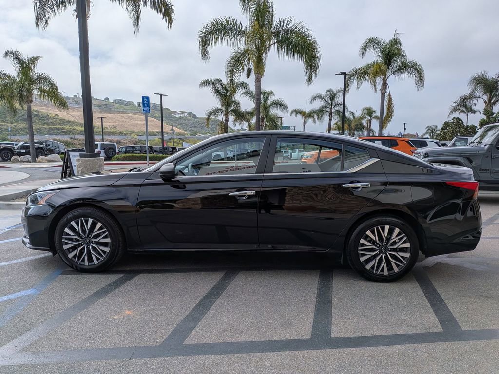 Used 2025 Nissan Altima 2.5 SV image 8