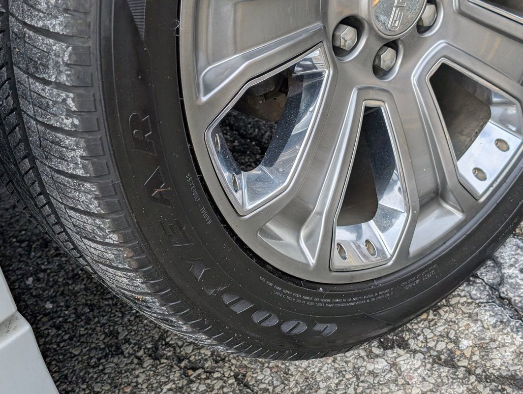 Used 2003 GMC Yukon XL Denali image 17