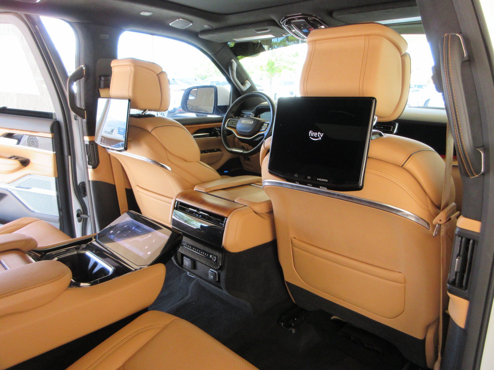 Used 2022 Jeep Grand Wagoneer Series III w/ Rear Seat Video Group 1 AWD/4WD image 25