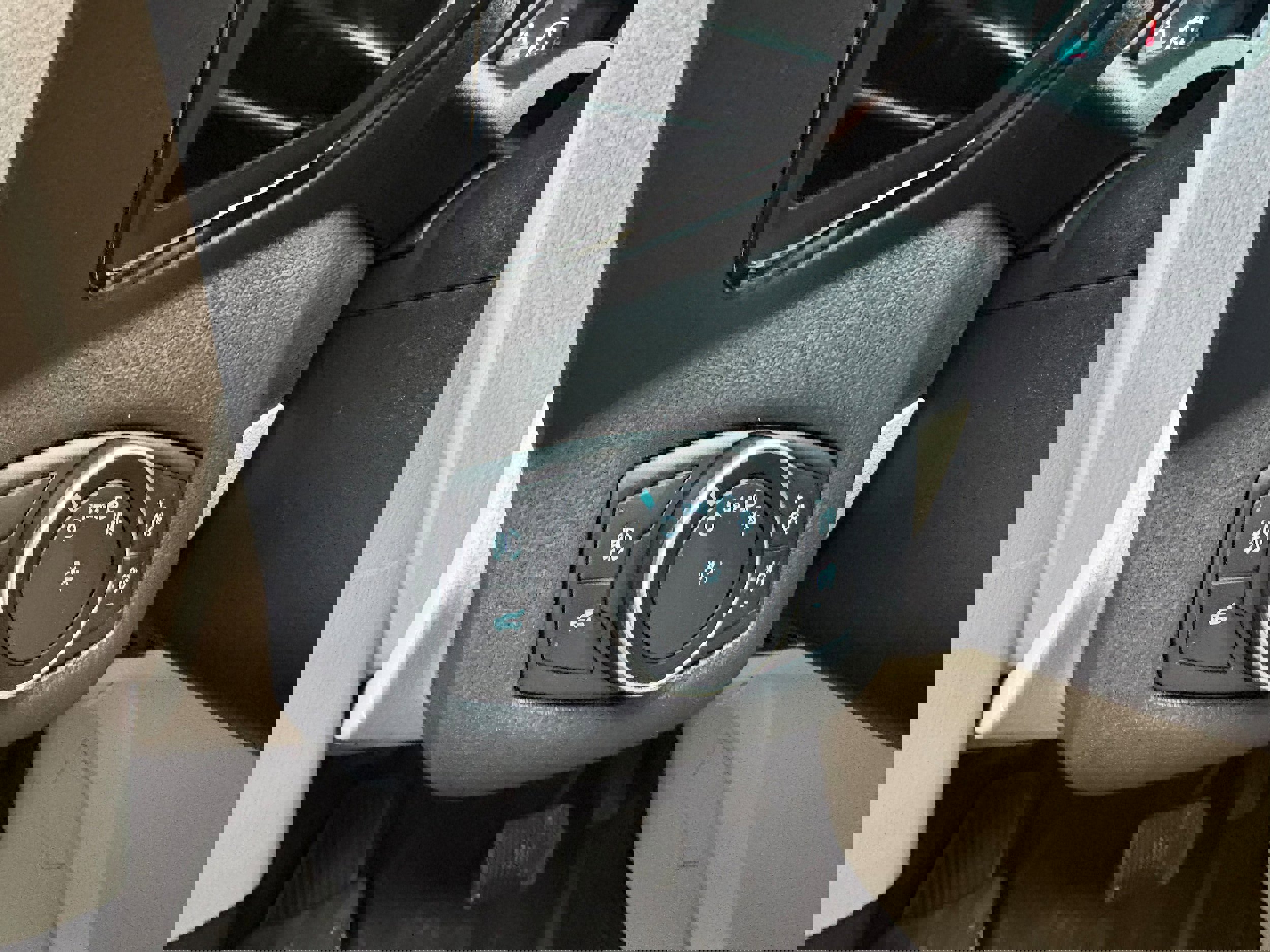 Used 2017 Ford Escape Titanium image 33