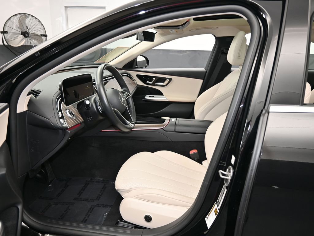 Used 2025 Mercedes-Benz E 350 4MATIC Sedan image 12