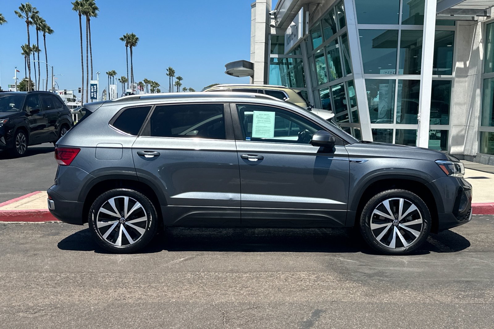 Used 2023 Volkswagen Taos SE FWD image 3