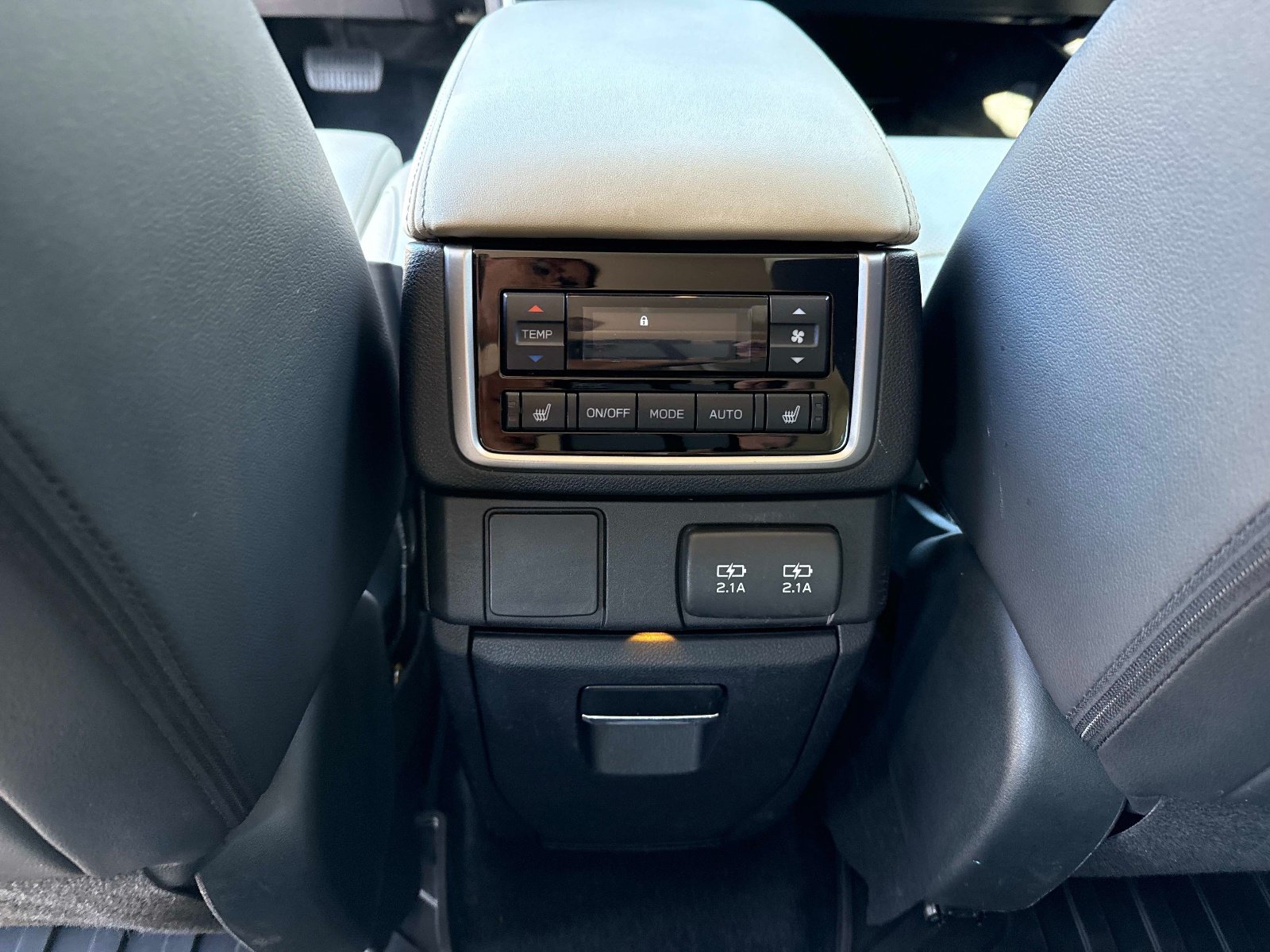 Used 2020 Subaru Ascent Limited w/ Technology Package AWD/4WD image 18