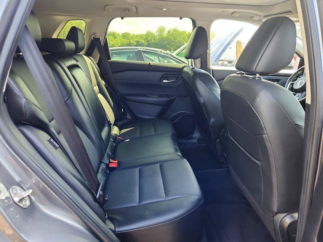 Used 2024 Nissan Rogue SV w/ SV Premium Package AWD/4WD image 9
