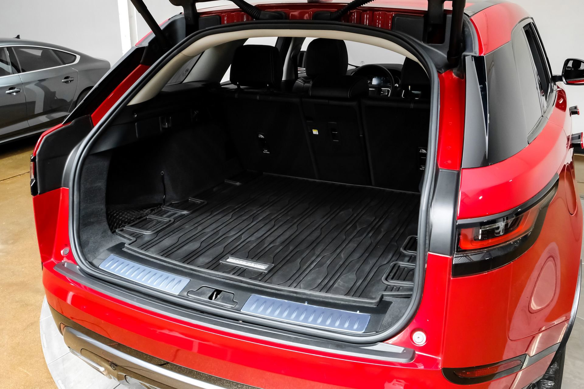 Used 2023 Land Rover Range Rover Velar R-Dynamic S image 54