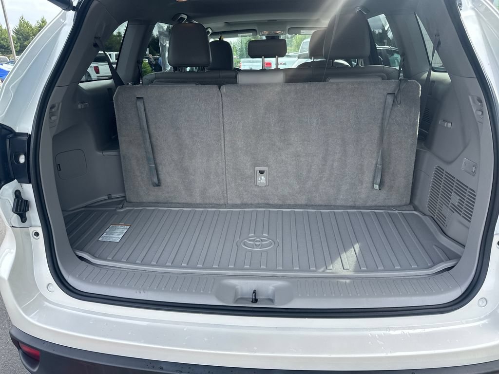 Used 2019 Toyota Highlander XLE FWD image 22