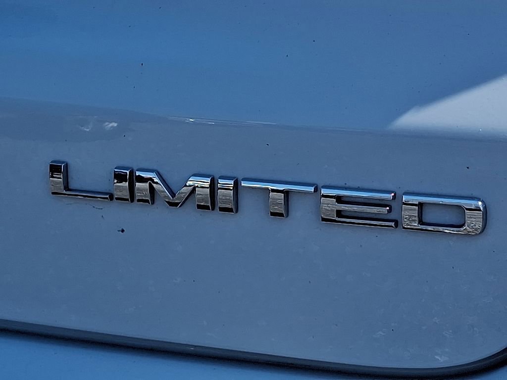 Used 2025 Jeep Compass Limited image 21