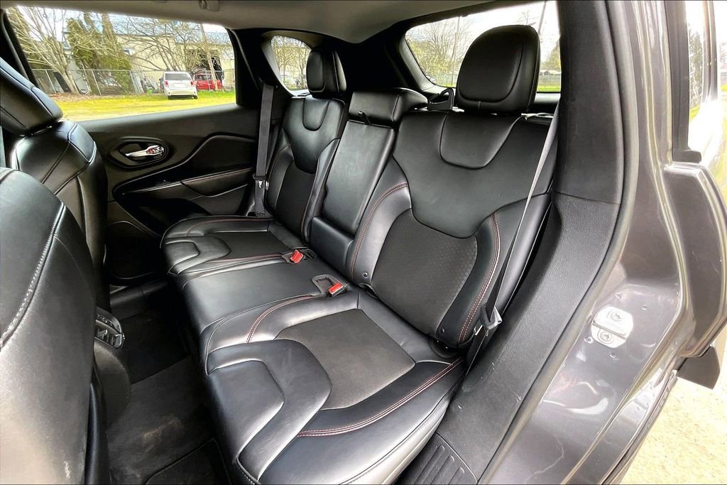 Used 2019 Jeep Cherokee Trailhawk w/ Cold Weather Group AWD/4WD image 21