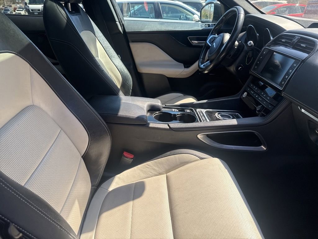 Used 2017 Jaguar F-PACE R-Sport image 38